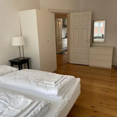 Holmbladsgade 2nd Floor Apartment *